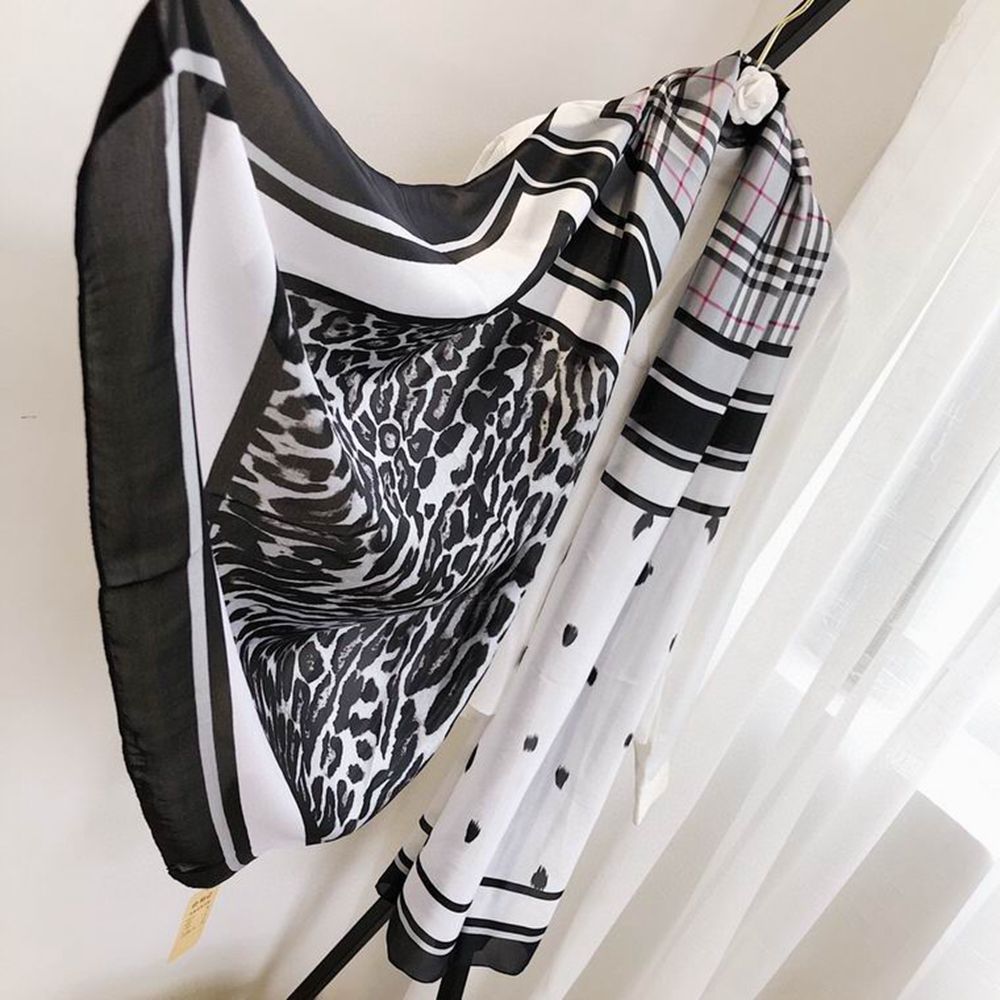 Bv*b*rry Scarf